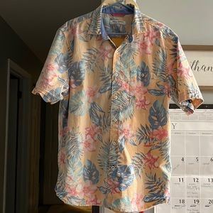 Mens button down Hawaiian print shirt